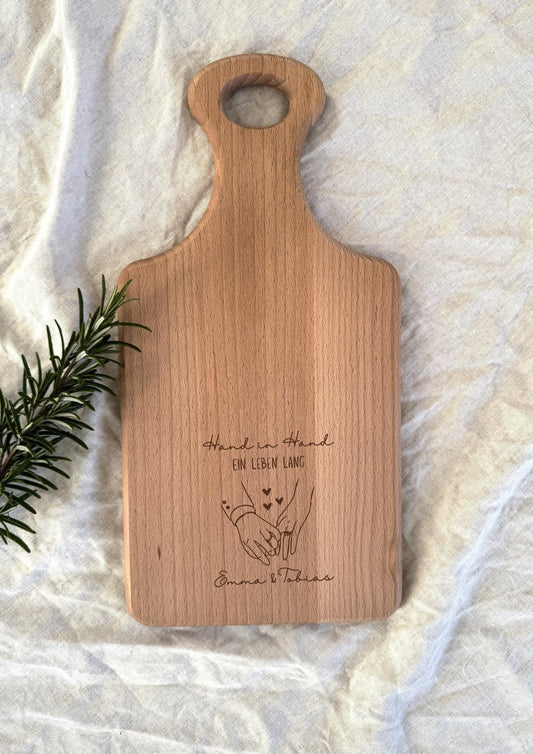 Personalisiertes Schneidebrett zur Hochzeit – Gravur "Hand in Hand ein Leben lang"