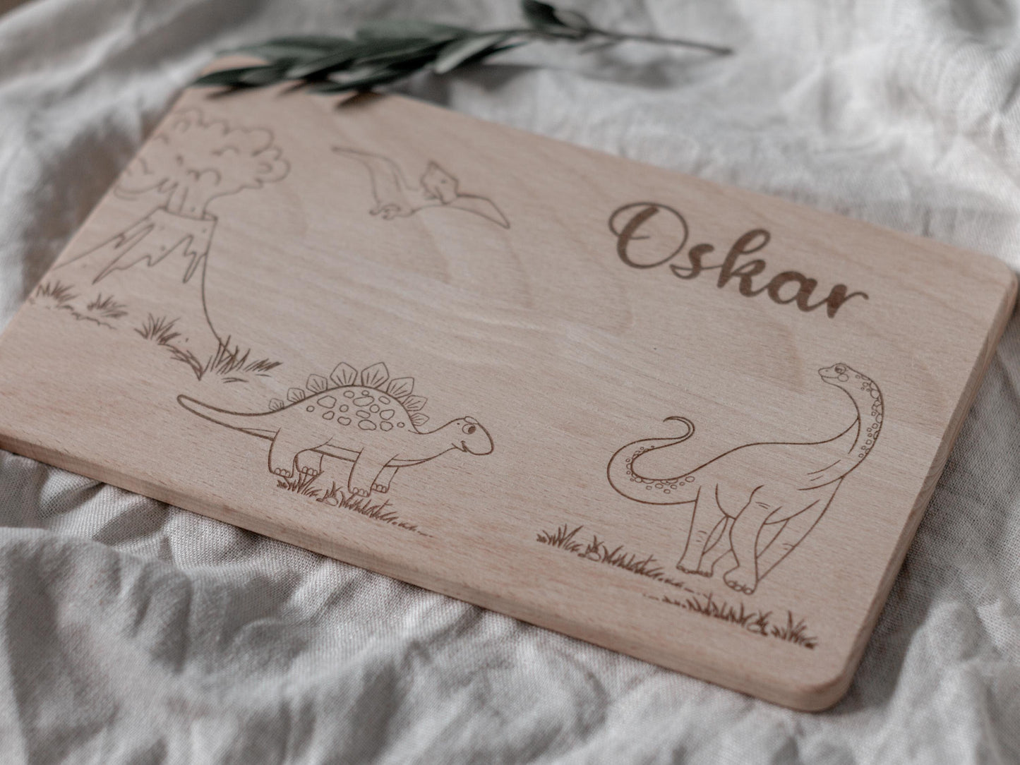 Personalisiertes Dino-Frühstücksbrettchen aus Buchenholz | Geschenk für Kinder